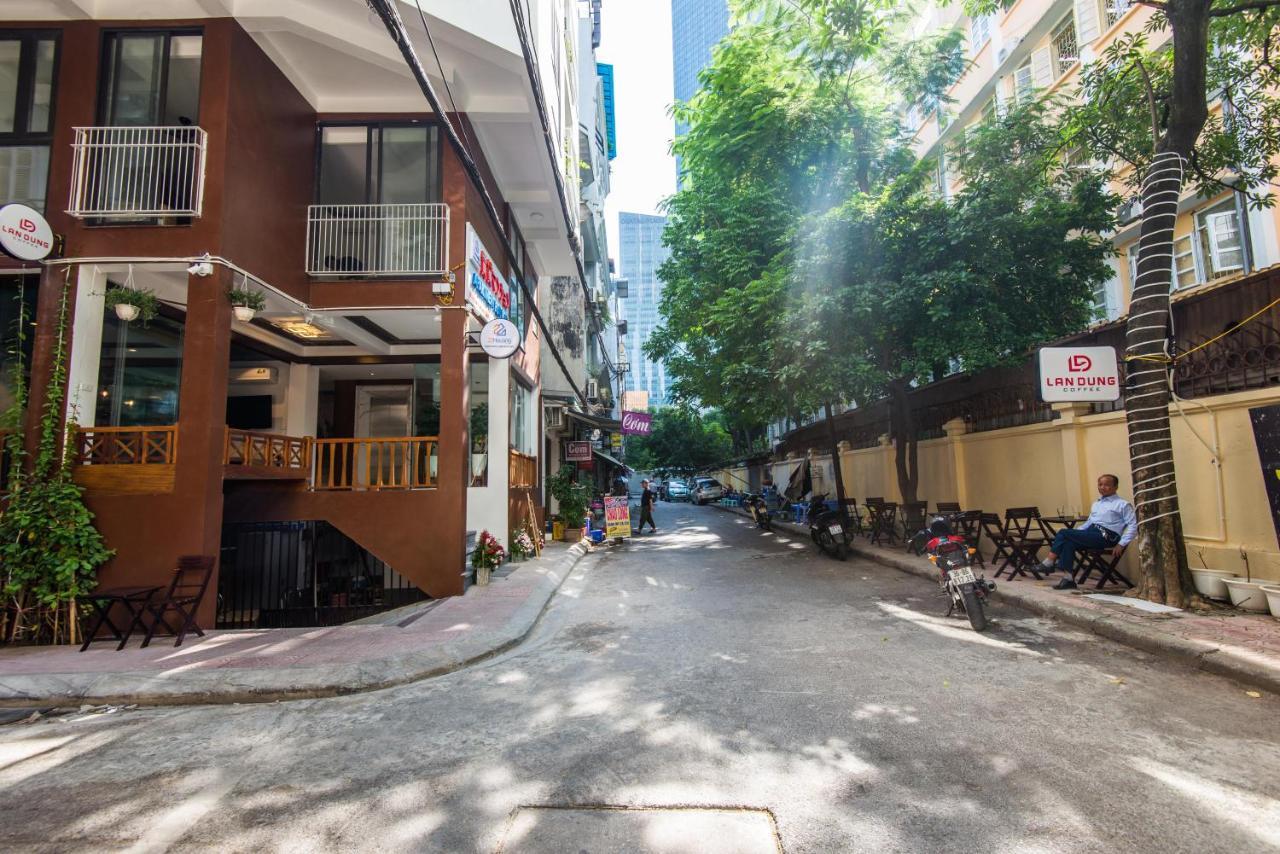22Housing Hotel & Apartment 81 Linh Lang Hanoi Bagian luar foto