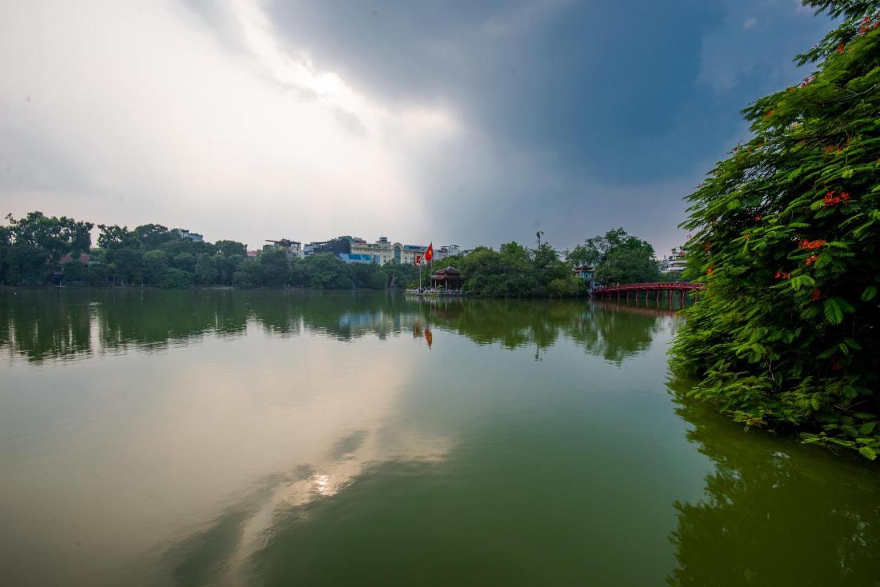22Housing Hotel & Apartment 81 Linh Lang Hanoi Bagian luar foto