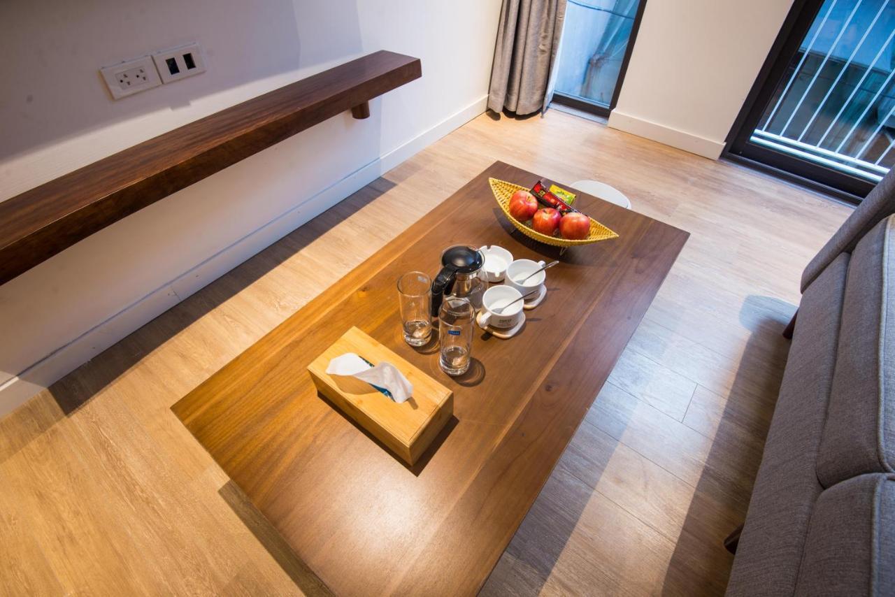 22Housing Hotel & Apartment 81 Linh Lang Hanoi Bagian luar foto