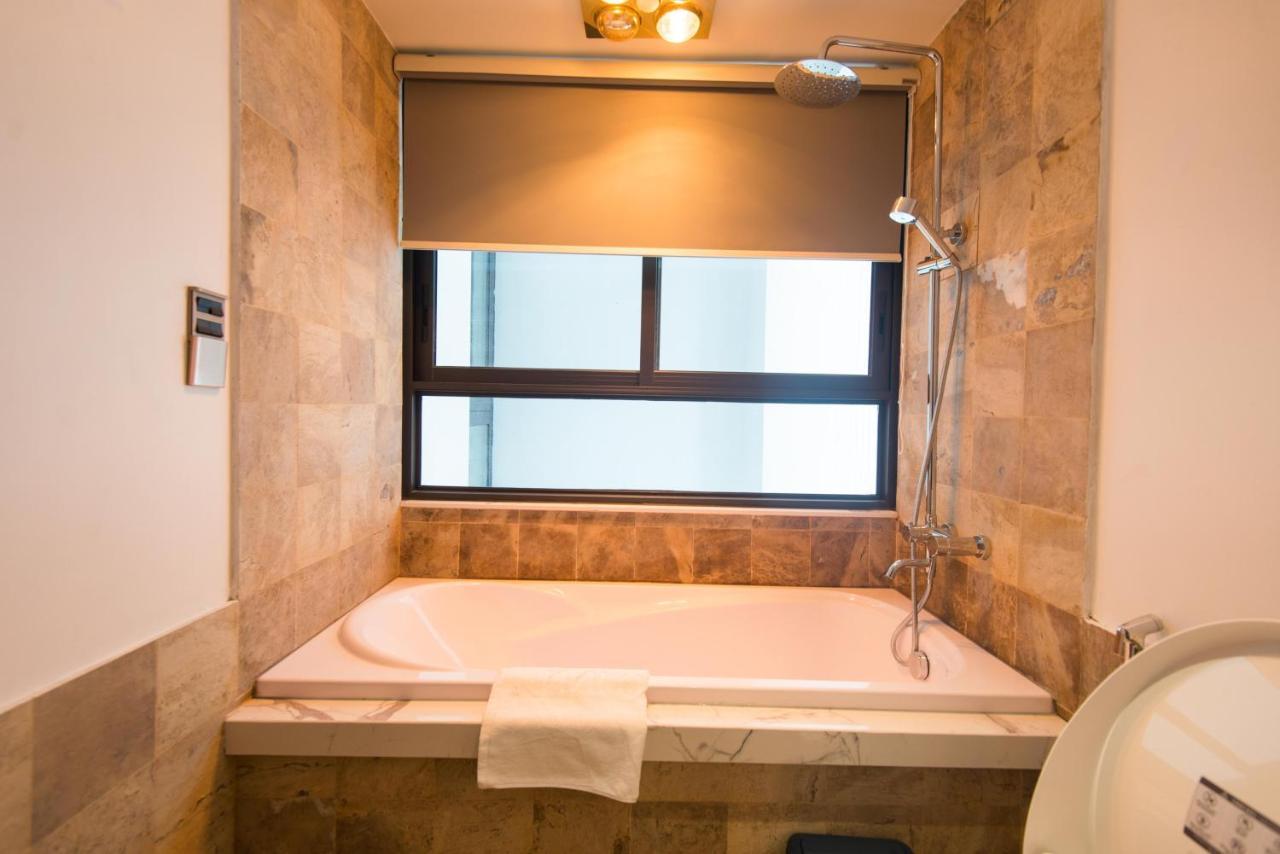22Housing Hotel & Apartment 81 Linh Lang Hanoi Bagian luar foto