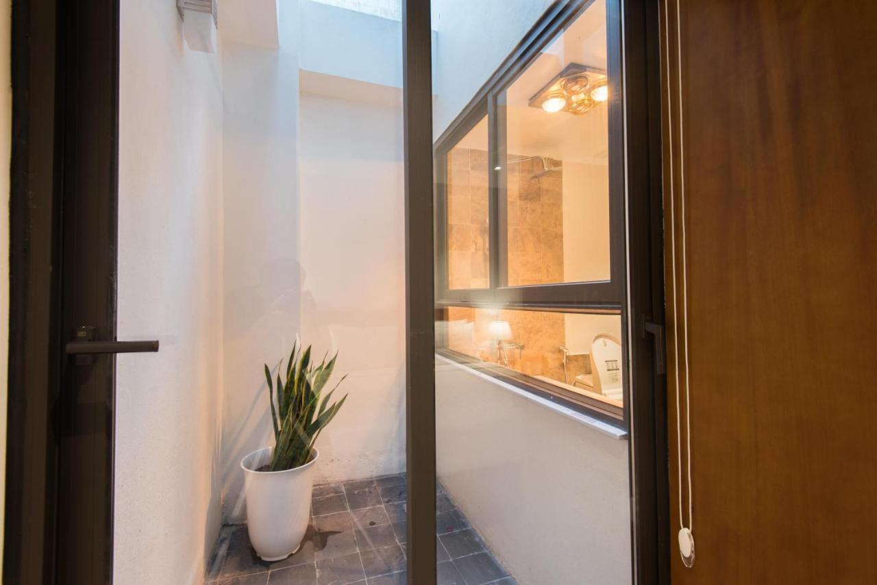 22Housing Hotel & Apartment 81 Linh Lang Hanoi Bagian luar foto