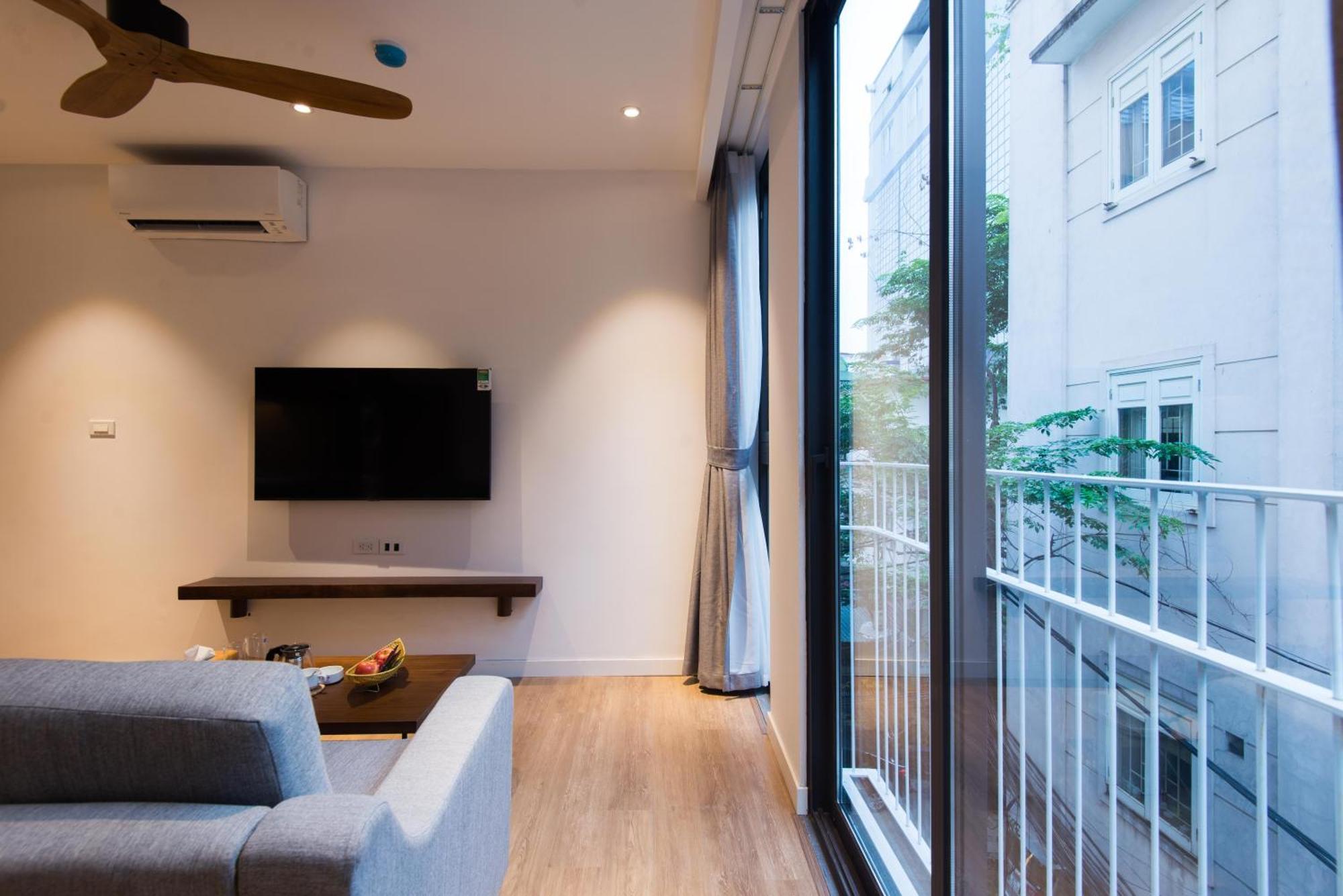22Housing Hotel & Apartment 81 Linh Lang Hanoi Bagian luar foto